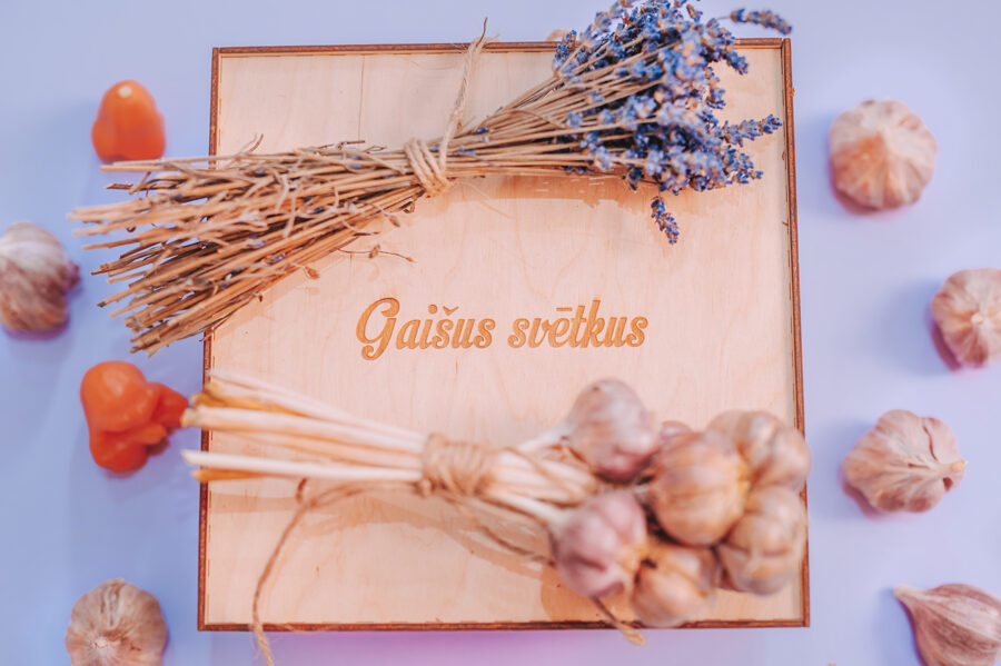 Komplekts "Gaišus svētkus", Nr. 4 (koka kastītē)