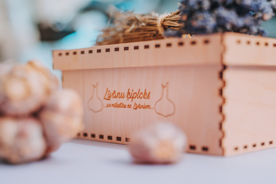 Komplekts "Gaišus svētkus", Nr. 3 (koka kastītē)